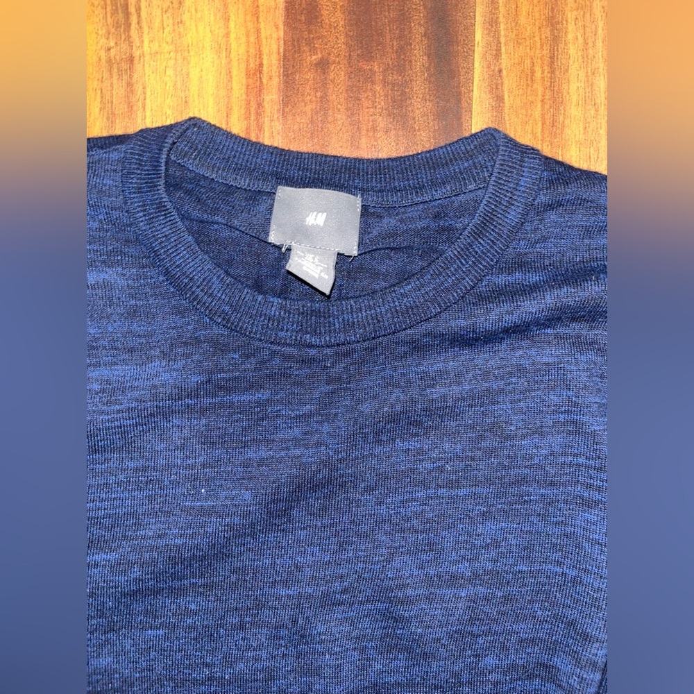 H&M Crew Neck - Picture 2 of 2